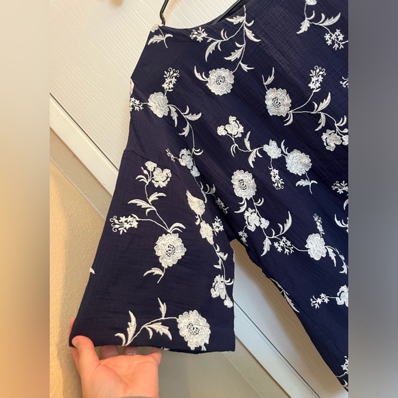 Soft Surroundings 1x Navy Blue With Embroidered Flower Blouse, Buttons On Back - Picture 3 of 11